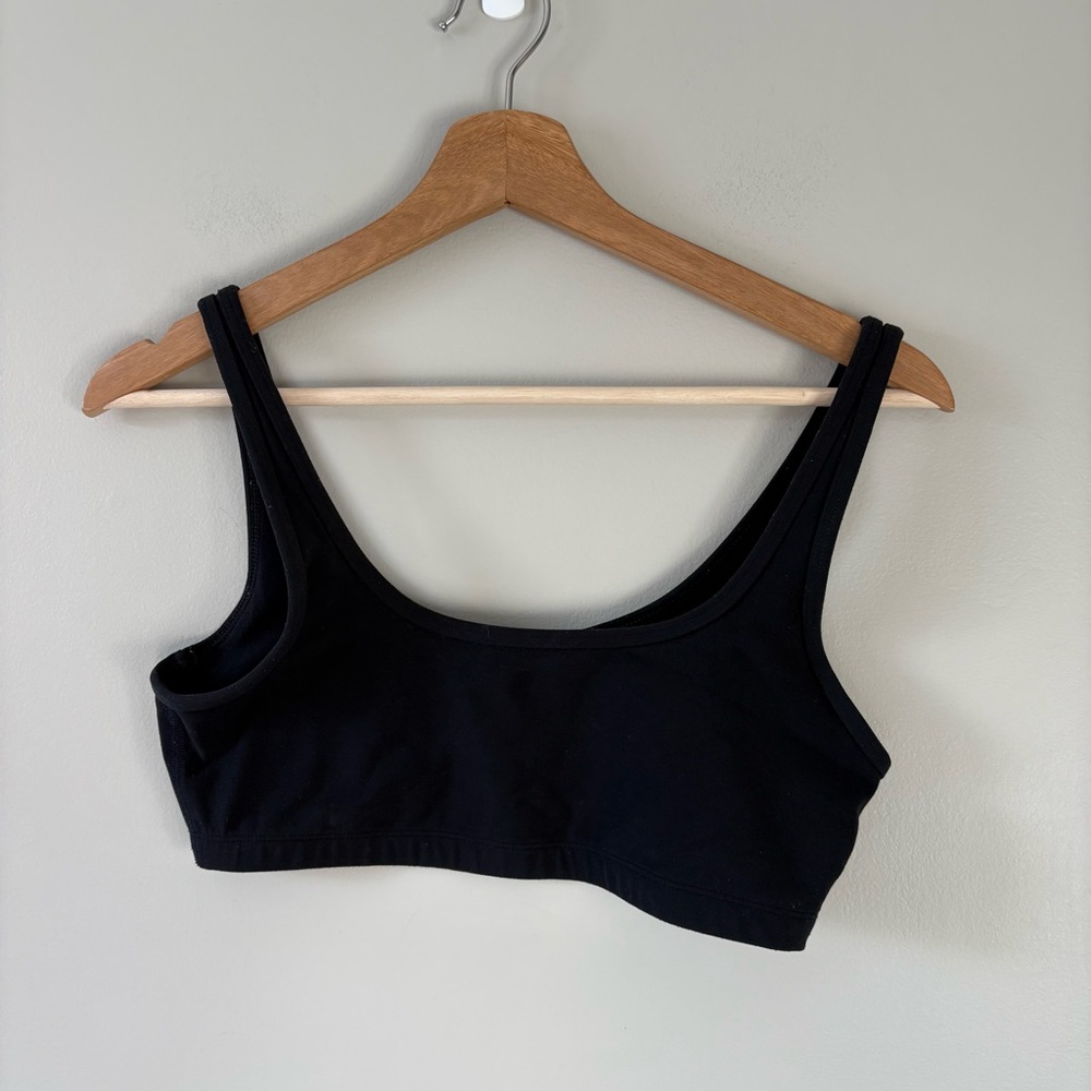 Aritzia TNA TNAction Sports Bra Top Size Medium